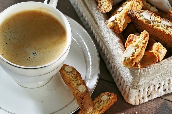 Biscuiți de porumb  cu migdale