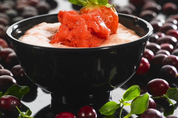 Mousse de rubarbă  cu sorbet de căpșune