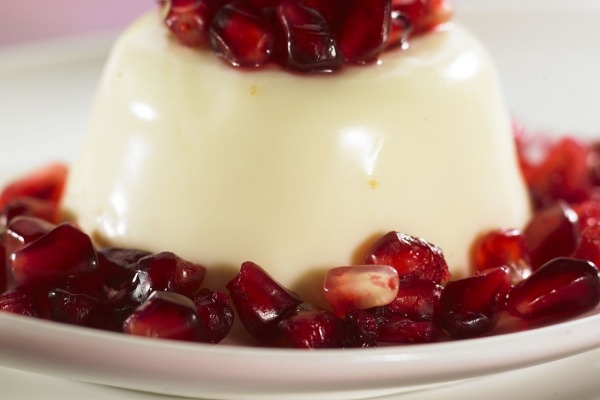 Panna cotta de vanilie  cu jeleu de rodie